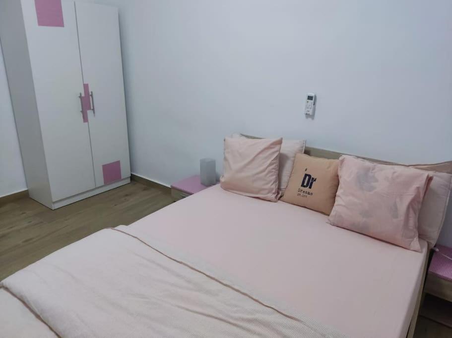 Superbe Appartement Avec Parking Gratuit Et Garde Dakar Kültér fotó