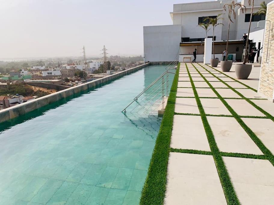 Superbe Appartement Avec Parking Gratuit Et Garde Dakar Kültér fotó